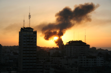 gaza_burns_-_flickr_-_al_jazeera_english.jpg