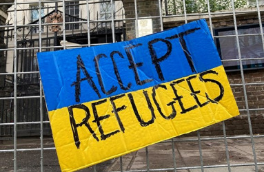 Credit: Matt Brown, Londonת https://commons.wikimedia.org/wiki/File:Accept_refugees_Ukraine_flag_(51923829596).jpg