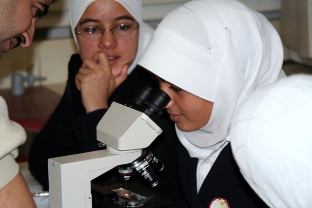 תכנית לקידום נערות מחוננות ממזרח ירושלים במעבדות בלמונטה