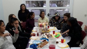 משתתפות פרויקט "אשת חיל" חוגגות מסיבת חנוכה