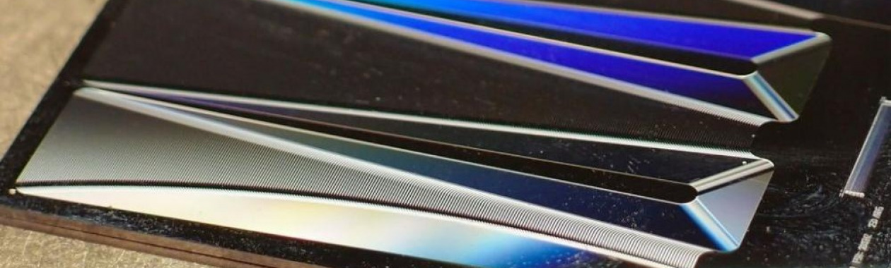 Photonic devices